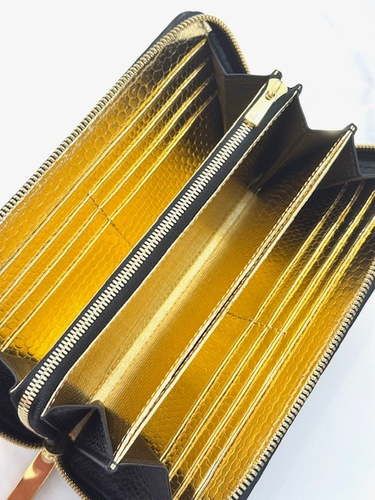 ガルーシャのゴールドの内側は、海蛇のゴールド