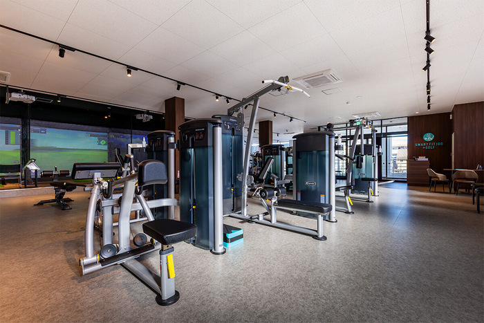 スマートフィット100春日部店 トレーニングマシンエリア全景