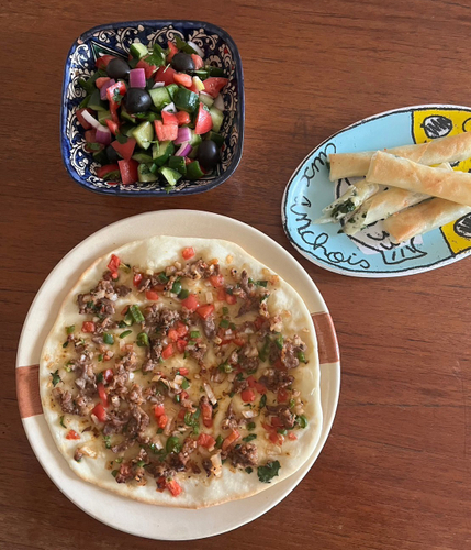 重信初江さんのトルコ料理　～現地風薄焼きピザ＆白チーズの春巻き～