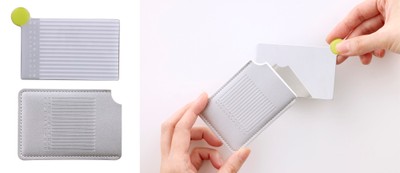 持ち運びにも便利なカードタイプのコンパクトミラー