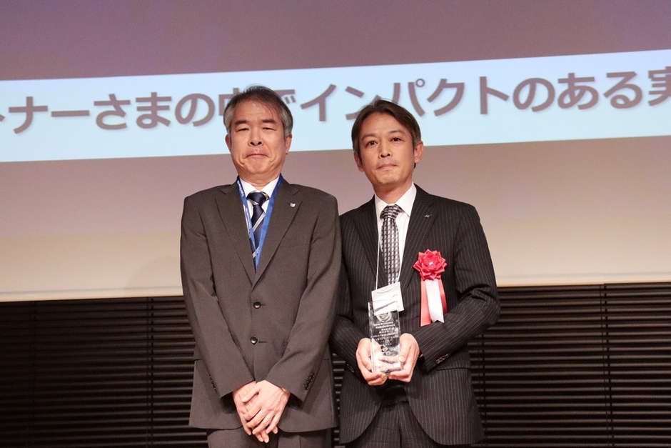 (左)キヤノンITソリューションズ 執行役員 SuperStream事業部長 片山泰弘様、 (右)BBS 牧本功貴 取締役常務執行役員