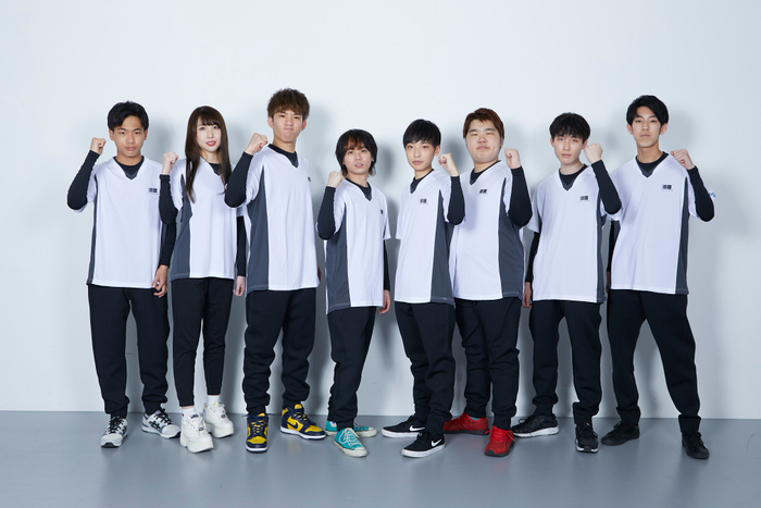(左から)Ray、A V E Ł、りもこん、mmtarö、TABI、Shiroron、Kers、Tatsu