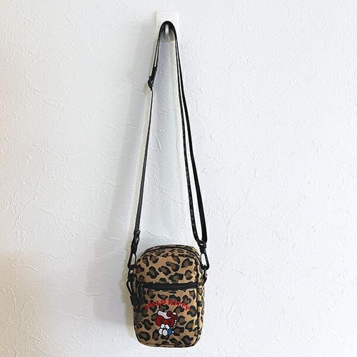 キティのショルダーバッグ