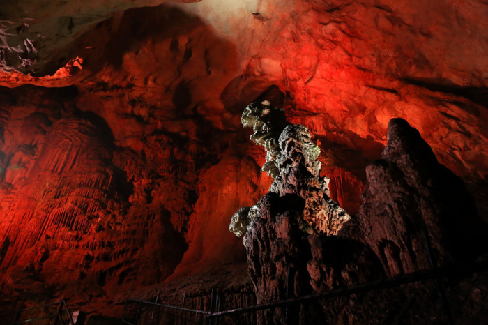 「巌窟王」を横から見ると