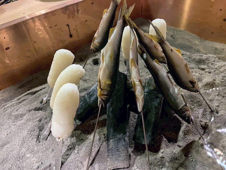 囲炉裏で味わう田舎料理