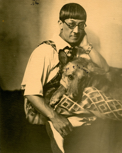 撮影者不明《藤田と犬》1920-29年　東京藝術大学所蔵