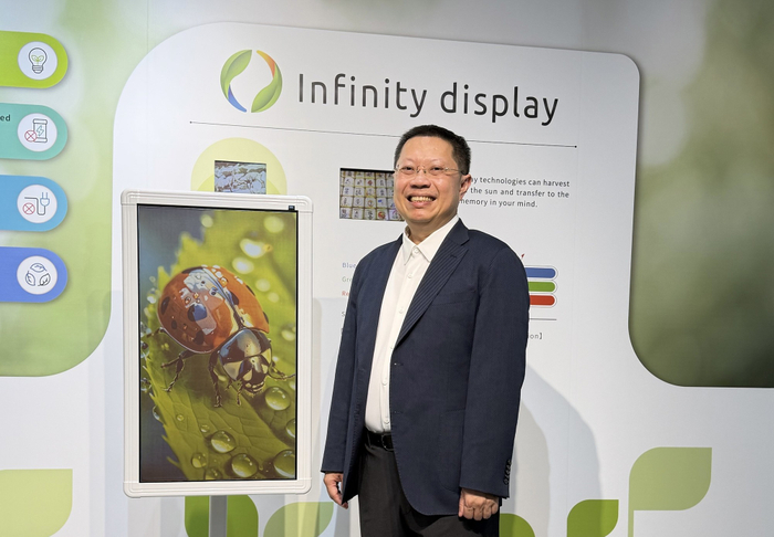 IRIS Optronics、量産対応の新型31.5インチ屋外ディスプレイで、Infinity&reg;ソーラー発電対応ChLCD電子ペーパーシリーズをさらに強化。（写真はIRIS Optronics 会長兼CEOの廖奇璋（Albert Liao）博士）