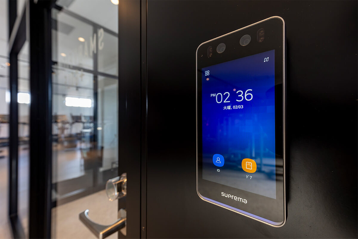 顔認証による24時間セキュリティ入退館システム