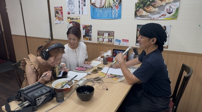 生中継の中、ラーメンを実食していただきました！