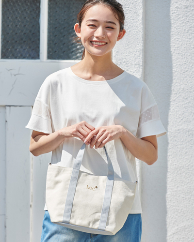 ★Lee(R)トリプルコラボアイテム　ミニトートバッグ&yen;3,957　キャンバストート素材でハンドルと底にキキ＆ララのイメージカラーを使用。