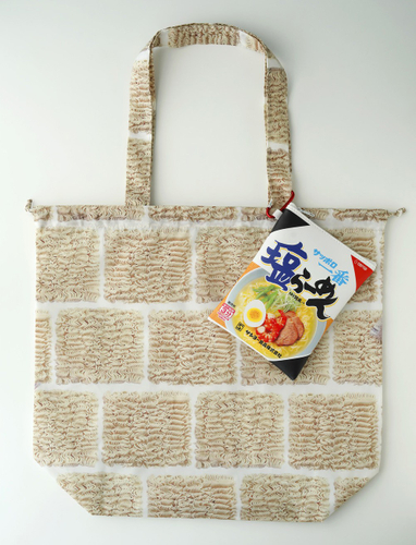 エコバッグにポーチを下げてもかわいい