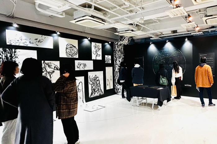 昨年の卒業・修了制作展の様子 デザイン学科 グラフィックデザイン領域