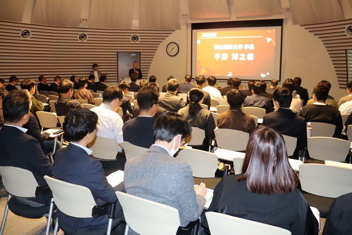 熱心に聞き入る姿が目立った会場