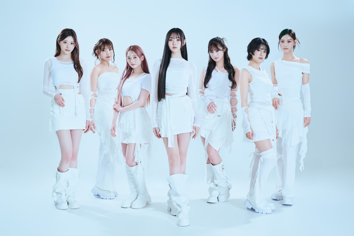 MISS MERCY（左からCOCONA、SHUKA、MIYU、KAREN、SARA、ION、YUKI）