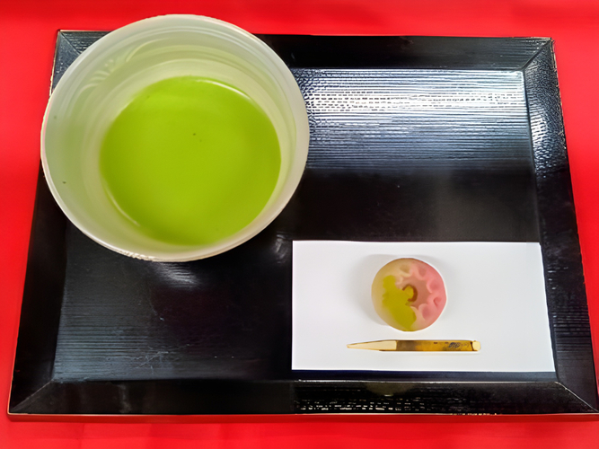 抹茶と上生菓子のセット