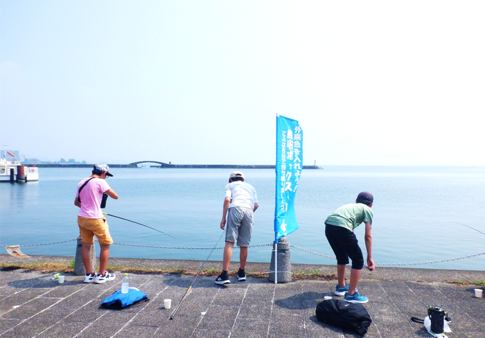 港での釣り(イメージ)