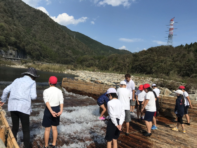 地元小学校の郊外学習_地域貢献