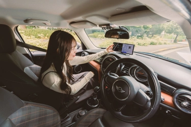 GetPairr Vista 1.0｜11インチ高精細ワイドHD×Android搭載で“装備”を更新。ワイヤレスCarPlay／Android Auto＆分割表示で、車内エンタメとナビ環境を一気に強化――家族ドライブが一段ラクに