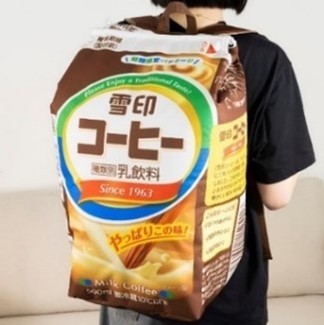 【スタンプ８個　抽選で10名様】 ファミマ限定パッケージ「雪印コーヒー」リュック