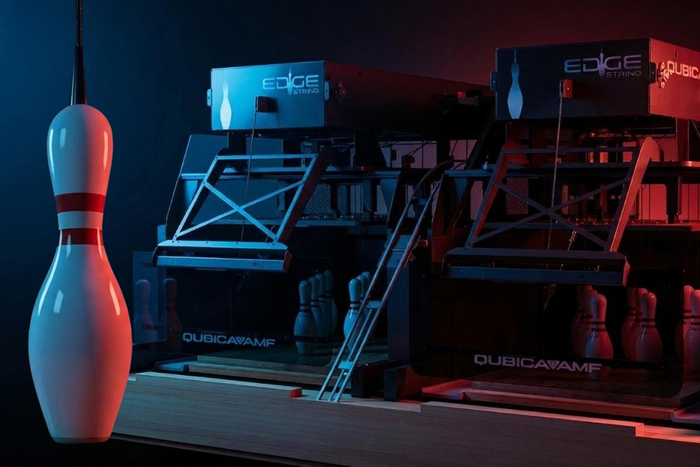 吊りピン方式の先進ストリングピンスポッター。安全、安心、スムーズなゲーム進行を実現。