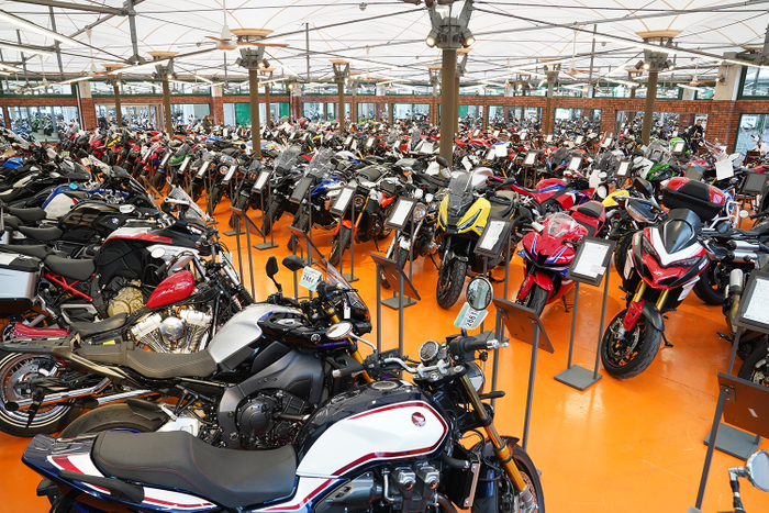 バイク展示場