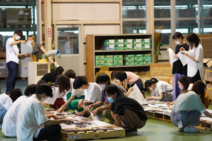 皆でフロッタージュを開始