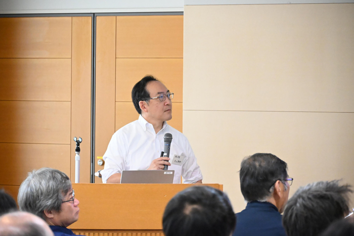 理工学部の丸山隆浩教授