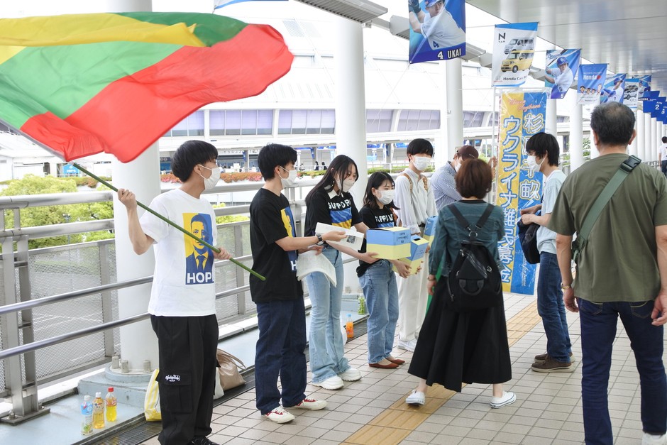 6月1日にペデストリアンデッキで行った街頭募金