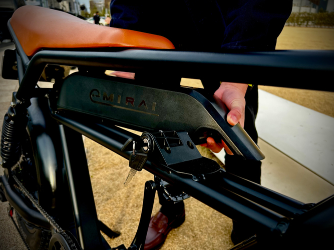 バッテリー取付け