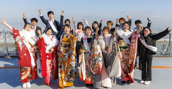 【ヘリポート記念撮影の様子】 （第11回ハルカスウォーク）