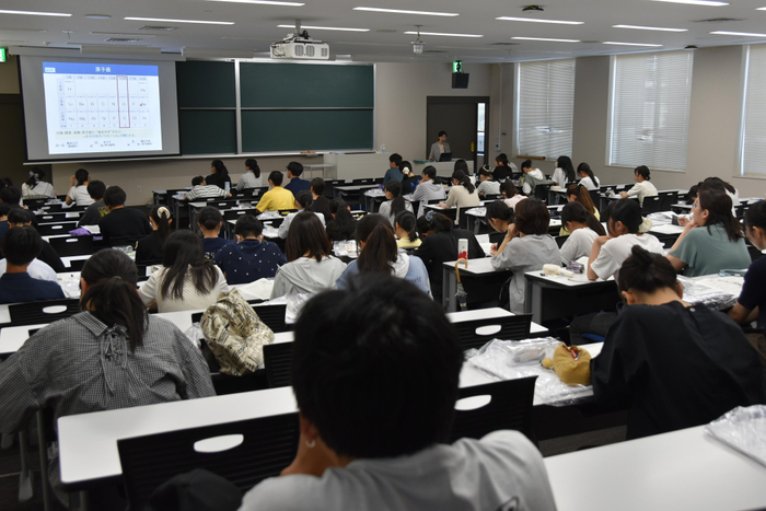 導入講義を聴く受講生のみなさん