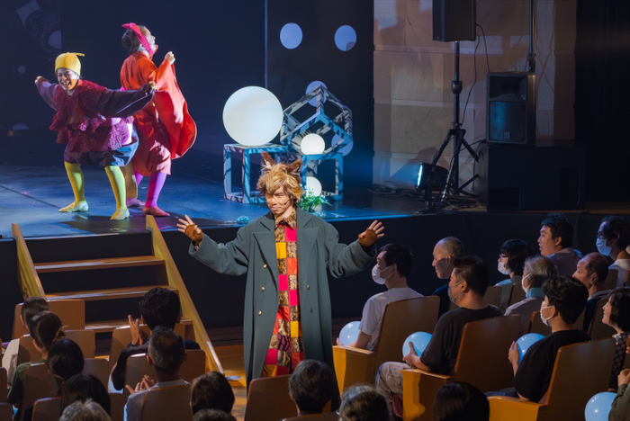 舞台と客席が一体に