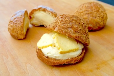 無上バターシュークリーム