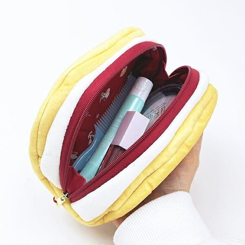 スヌーピーのスイーツがモチーフのポーチ