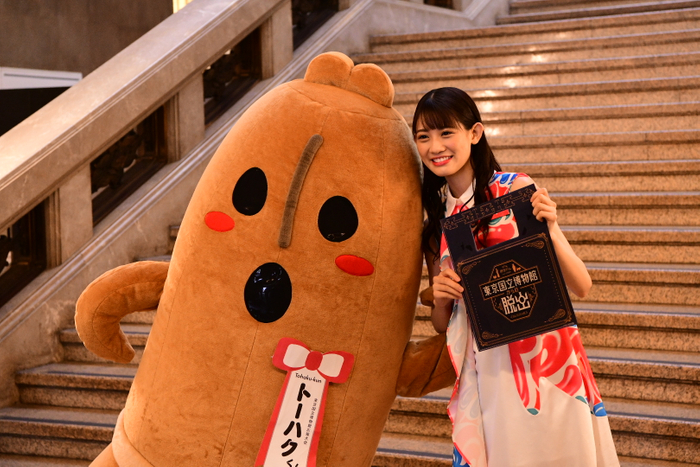 左:東京国立博物館公式キャラクター「トーハクくん」 右:TEAM SHACHI 秋本 帆華(あきもとほのか)氏