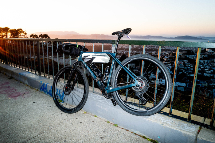 グリズル CF 9 RIFT ESCAPE ￥1,039,000（消費税込）