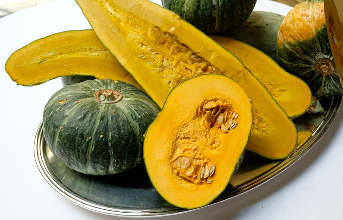 栗かぼちゃと細長い宿儺（すくな）かぼちゃ