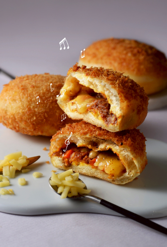 【チーズカレー】スパイシー&times;とろ〜りチーズ！みんな大好きな味　税抜399円　税込430円