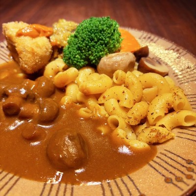 マメロニマッシュルームカレー（サラダ付き）／1,600円