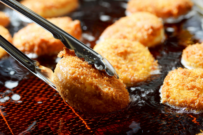 注文が入ってから揚げる揚げたてピロシッキィ