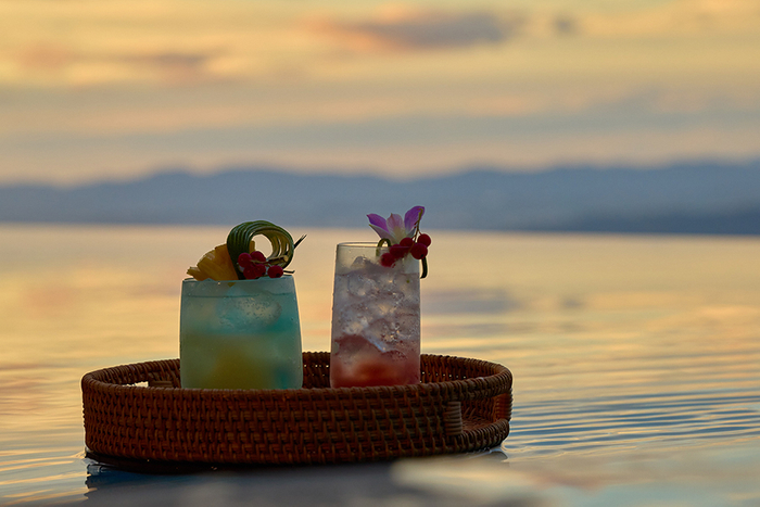 お好みのドリンクとともにサンセットを楽しむ(イメージ)