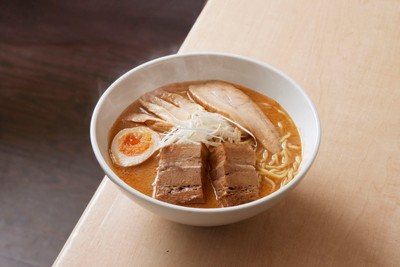 【我流麺 真舎】道産豚の角煮盛りラーメン