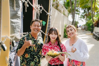 左から内野亮、水映、サーシャ