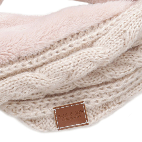 フェイクファーとニットの掛け合わせがモコモコで可愛いアイテム