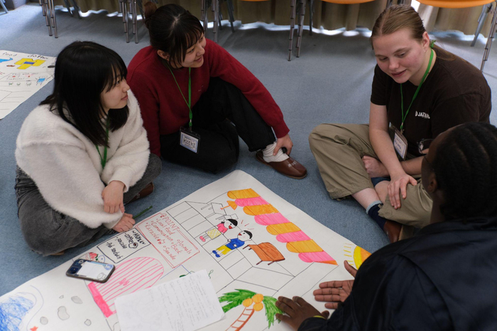 (成果発表に向けて準備を進める様子)