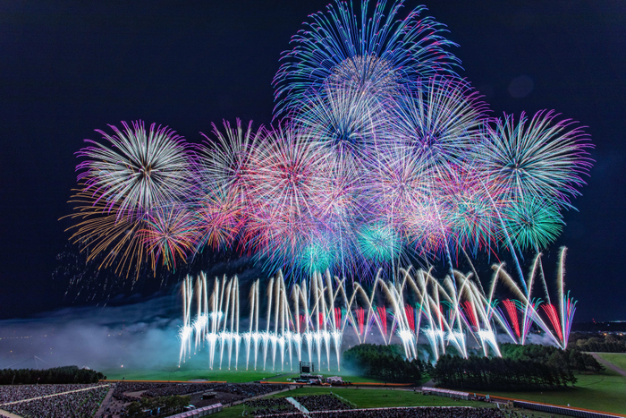 約50分間ノンストップで展開される圧倒的な花火演出