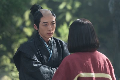 高橋一生が演じる井伊家筆頭家老・小野政次も幼なじみ。直虎と対立するも本心は…⁉️