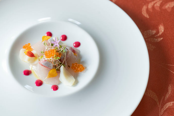▲鮮魚のカルパッチョ 六甲シャンピニオンのマリネ ビーツのヴィネグレット
