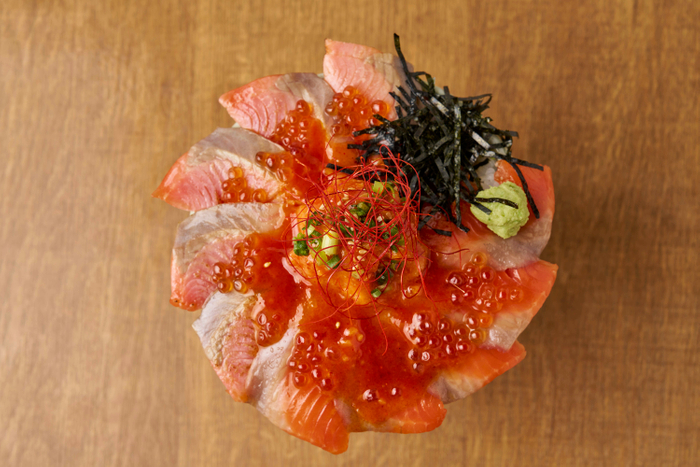 サクラマス旨辛丼