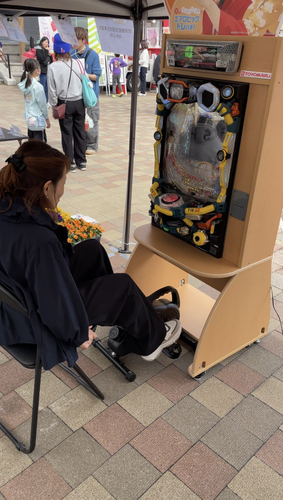 「エアロビックトレパチ」で身体を動かしながら楽しんでいる体験の様子